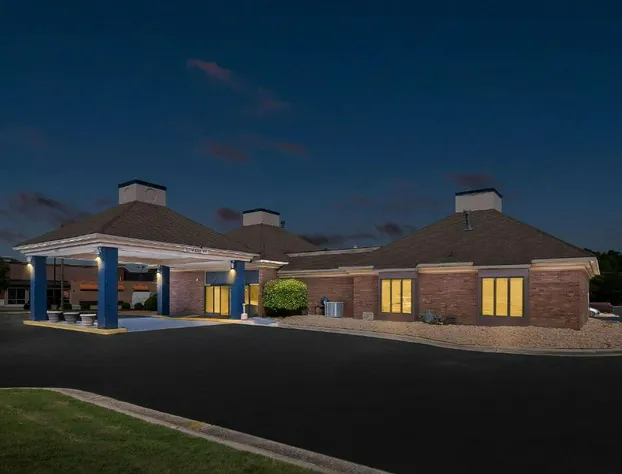 Quality Inn & Suites Fayetteville I-95 hotel detail image 3