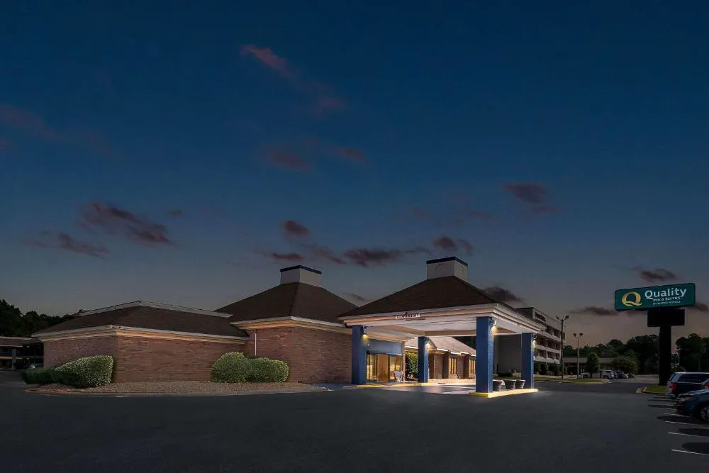Quality Inn & Suites Fayetteville I-95 hotel hero