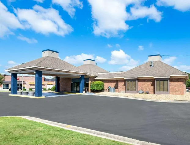 Quality Inn & Suites Fayetteville I-95 hotel detail image 4