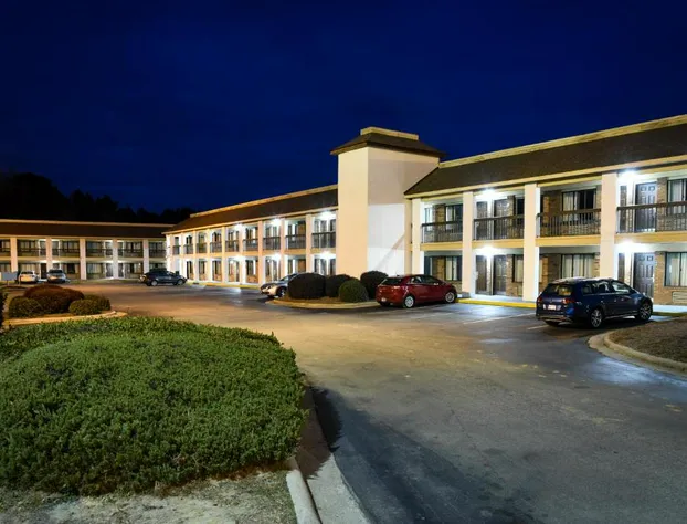 Quality Inn & Suites Fayetteville I-95 hotel detail image 2