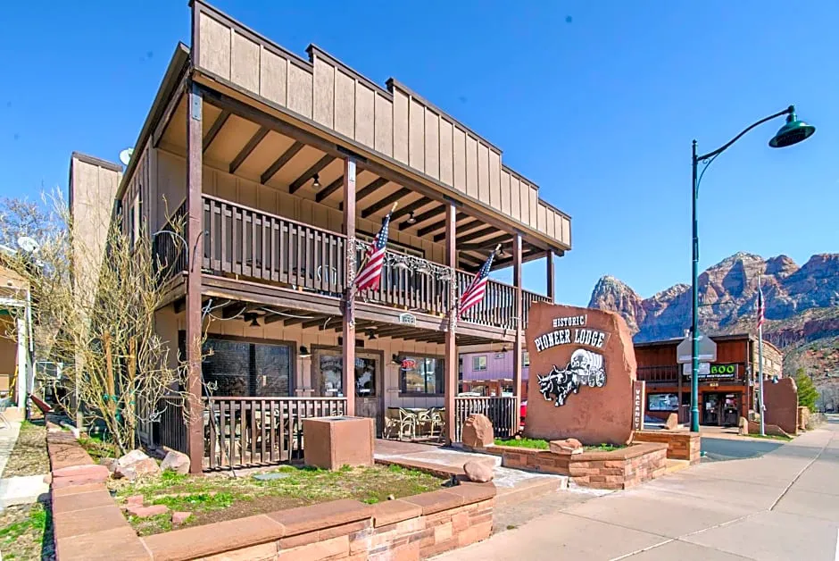 Pioneer Lodge Springdale hotel hero