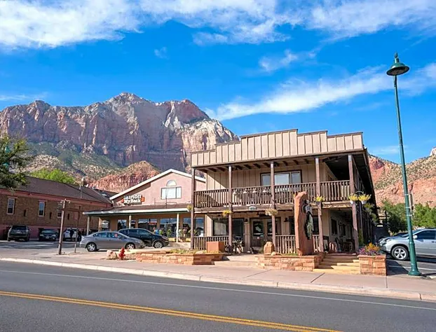 Pioneer Lodge Springdale hotel detail image 2