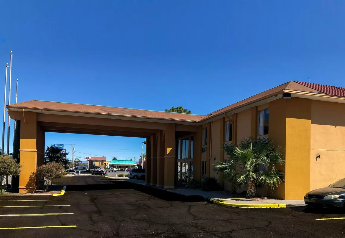 Rodeway Inn & Suites hotel hero