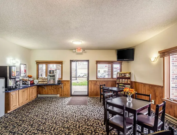 Econo Lodge Waupaca hotel detail image 3