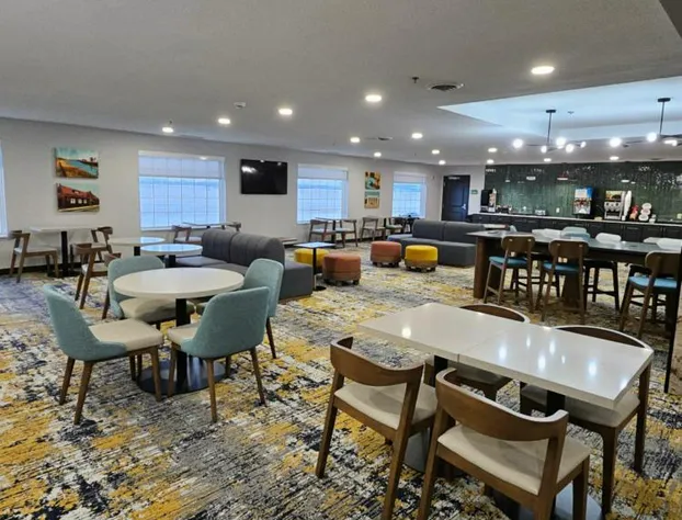 La Quinta Inn & Suites by Wyndham Minot hotel detail image 2