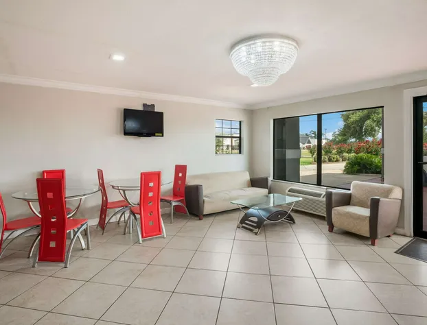 Econo Lodge Lake Charles University Area hotel detail image 3