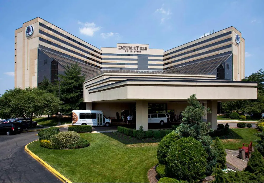 DoubleTree by Hilton Hotel Newark Airport hotel hero