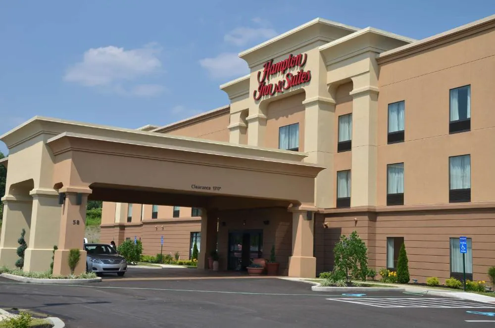 Hampton Inn & Suites Sharon hotel hero