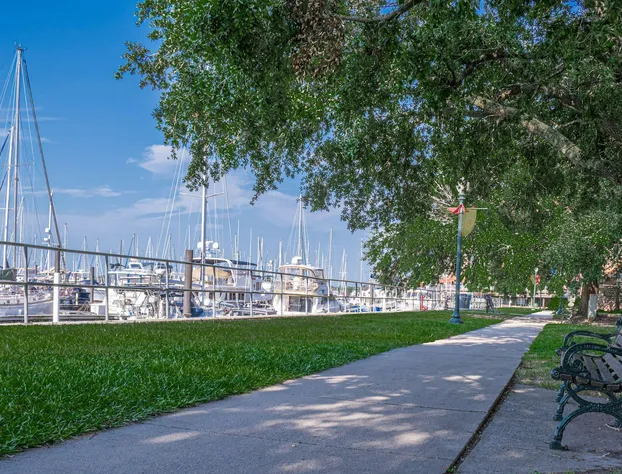 DoubleTree by Hilton New Bern Riverfront hotel detail image 2