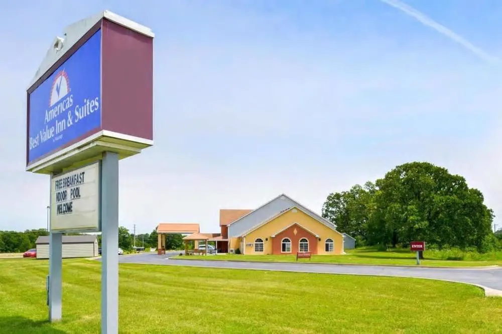 Super 8 by Wyndham Lake of the Ozarks hotel hero