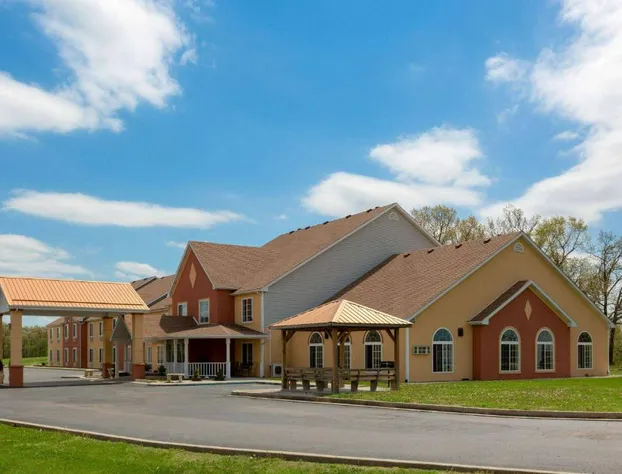 Super 8 by Wyndham Lake of the Ozarks hotel detail image 2