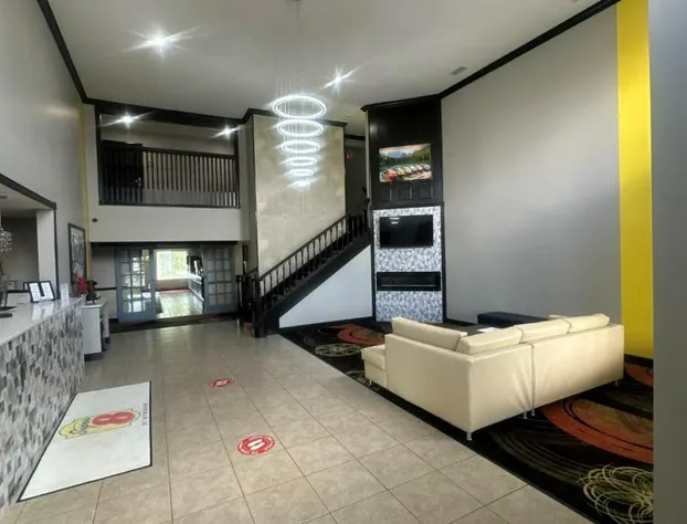 Super 8 by Wyndham Lake of the Ozarks hotel detail image 3