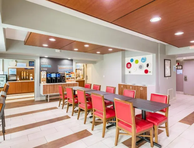 Holiday Inn Express Hotel & Suites Columbus by IHG hotel detail image 3