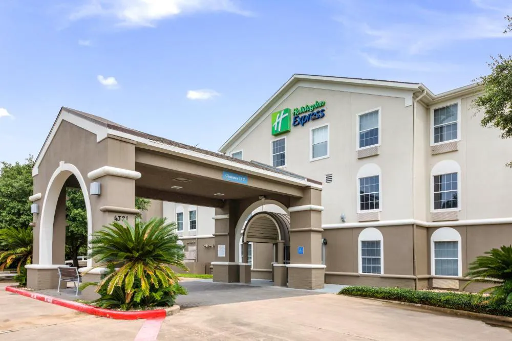 Holiday Inn Express Hotel & Suites Columbus by IHG hotel hero