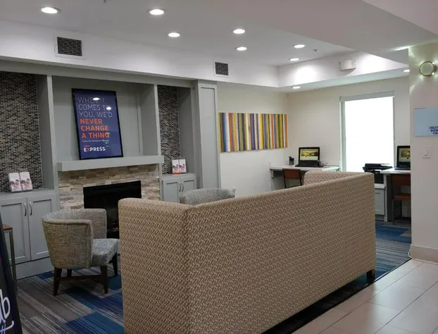 Holiday Inn Express Hotel & Suites Columbus by IHG hotel detail image 3