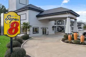 Super 8 by Wyndham Carthage TX hotel hero