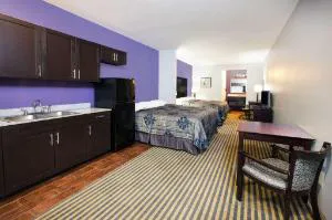 Super 8 by Wyndham Carthage TX hotel detail image 3