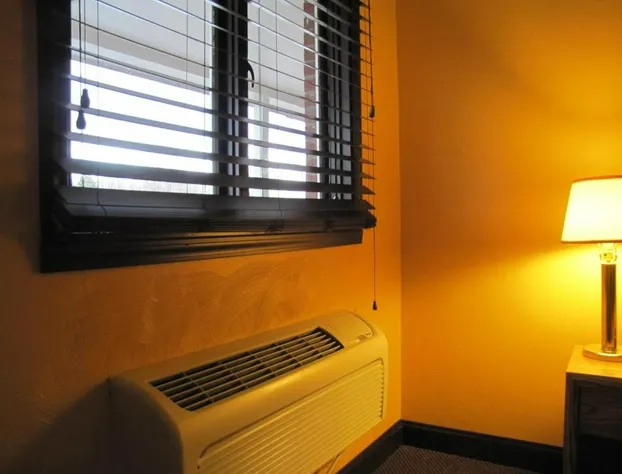 Colonial Inn Motel hotel detail image 4