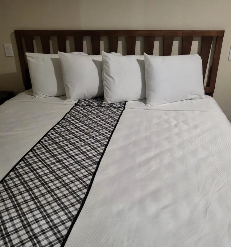 Budget Inn hotel hero