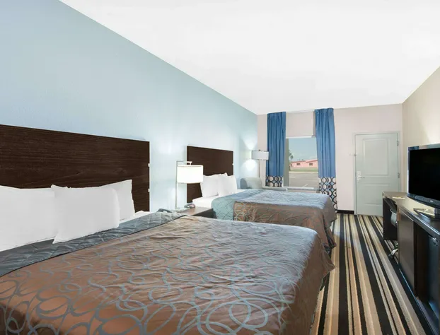 Super 8 by Wyndham Dilley TX hotel detail image 4