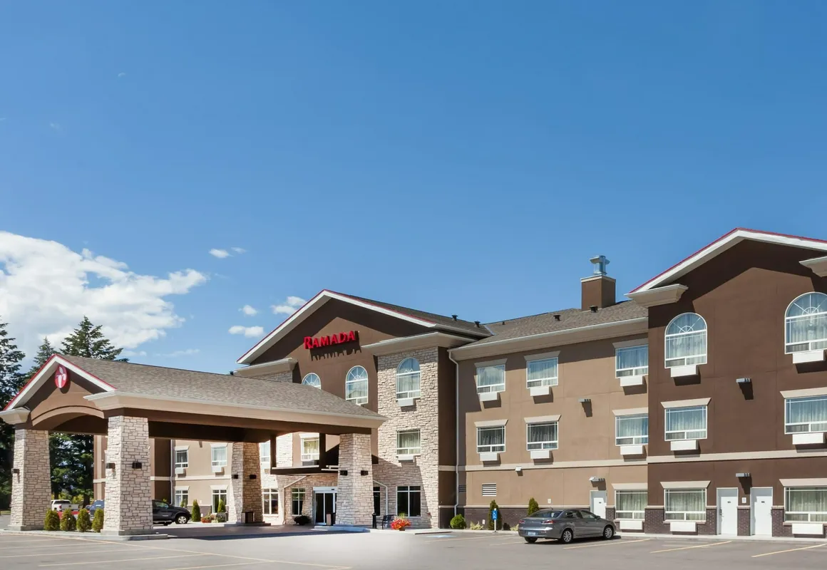 Ramada by Wyndham Creston hotel hero