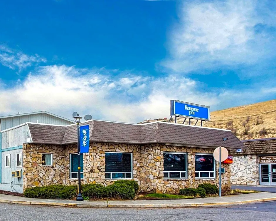 Rodeway Inn & Suites hotel hero