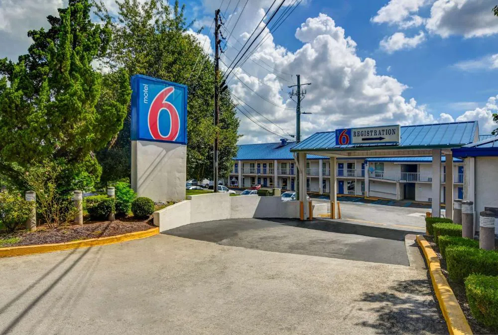 Motel 6-Atlanta, GA hotel hero