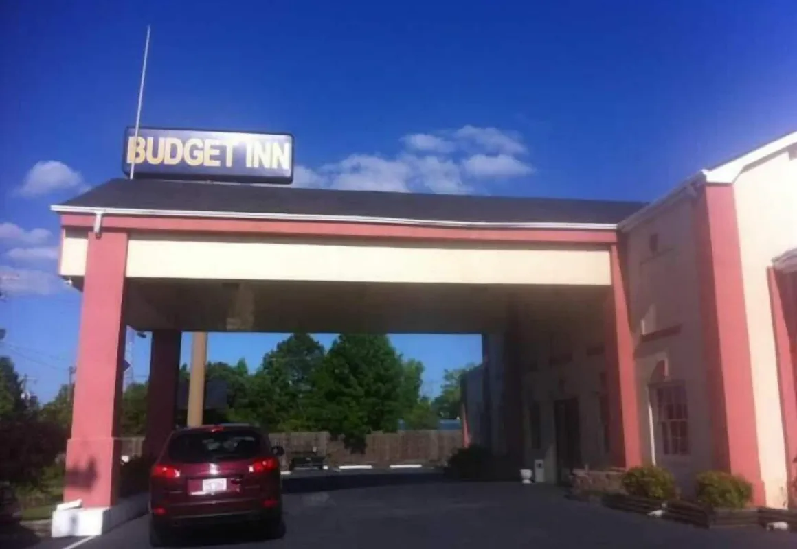 Budget Inn hotel hero