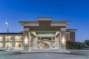 Super 8 by Wyndham Cotulla TX hotel hero