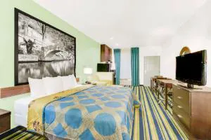 Super 8 by Wyndham Cotulla TX hotel detail image 1