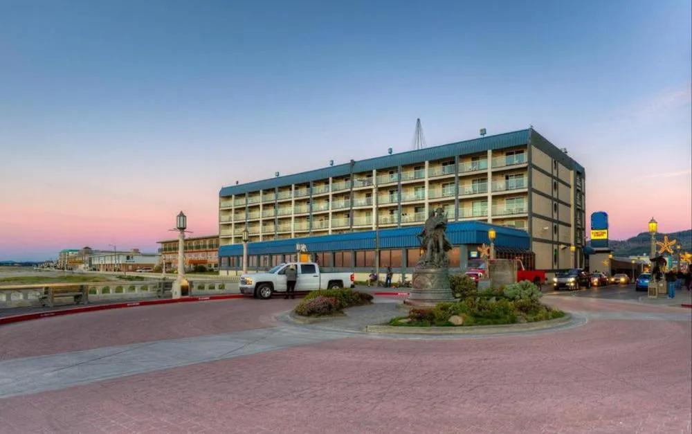 Promenade Inn & Suites Oceanfront hotel hero
