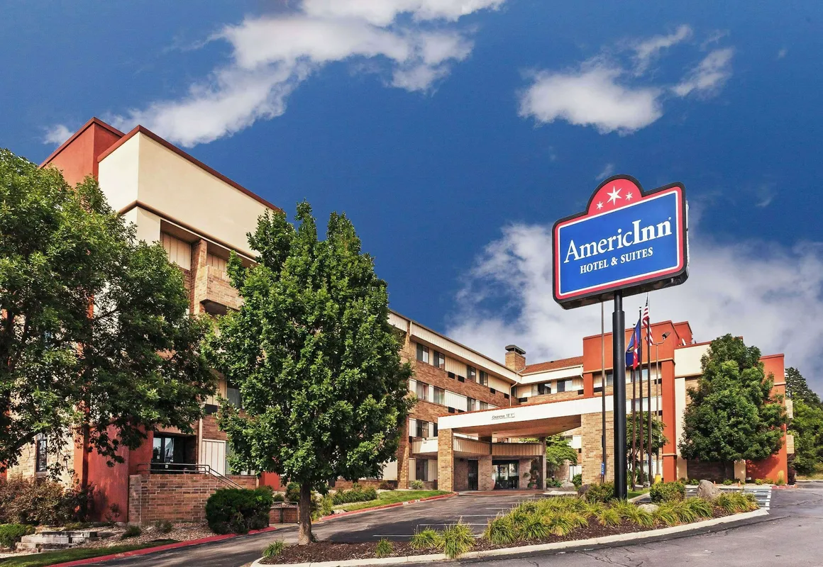 AmericInn by Wyndham Omaha hotel hero