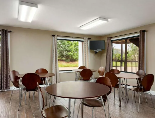 Super 8 by Wyndham Brookhaven hotel detail image 1