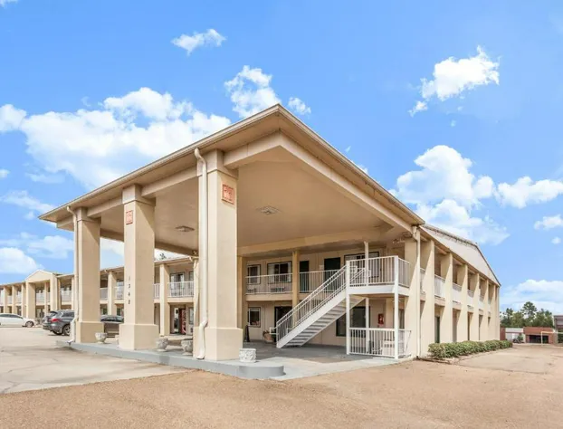 Super 8 by Wyndham Brookhaven hotel detail image 1