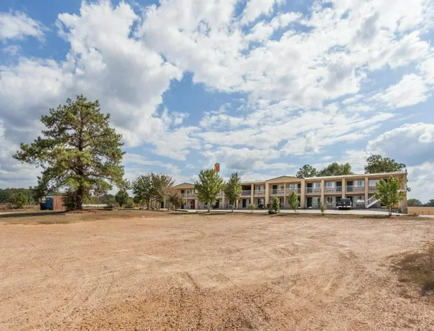 Super 8 by Wyndham Brookhaven hotel detail image 3