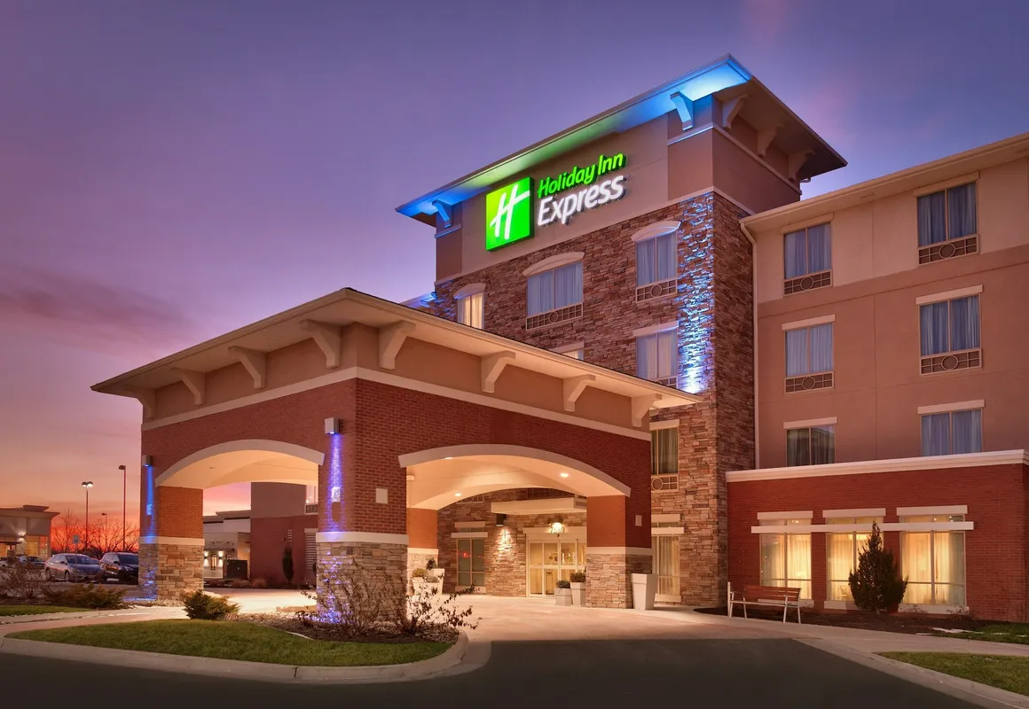 Holiday Inn Express and Suites Overland Park by IHG hotel hero