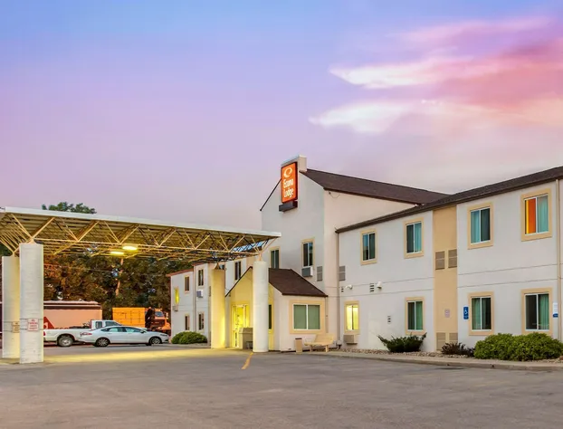 Econo Lodge Belle Fourche hotel detail image 1