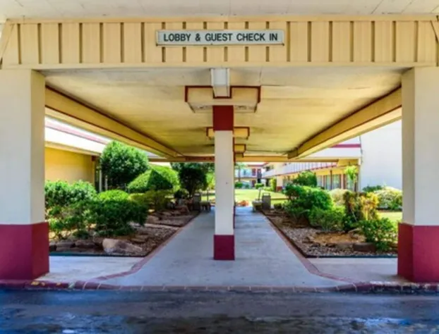 Executive Inn Hotel & Conference Centre hotel detail image 1