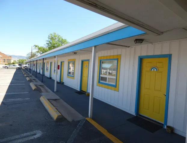 Rainbow Inn & Cottages hotel detail image 1