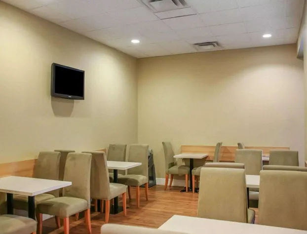 Econo Lodge Winnipeg South hotel detail image 4