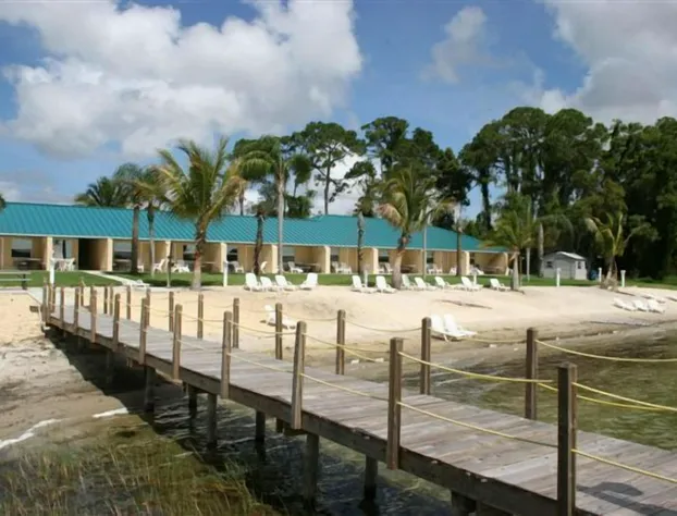 Lake Grassy Inn & Suites hotel detail image 1