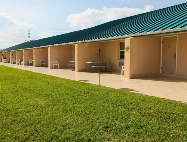 Lake Grassy Inn & Suites hotel detail image 2