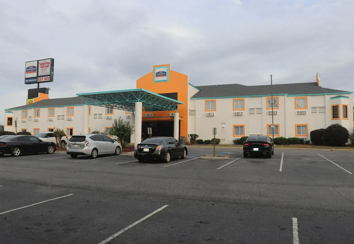 Howard Johnson by Wyndham Tifton GA I-75 hotel hero