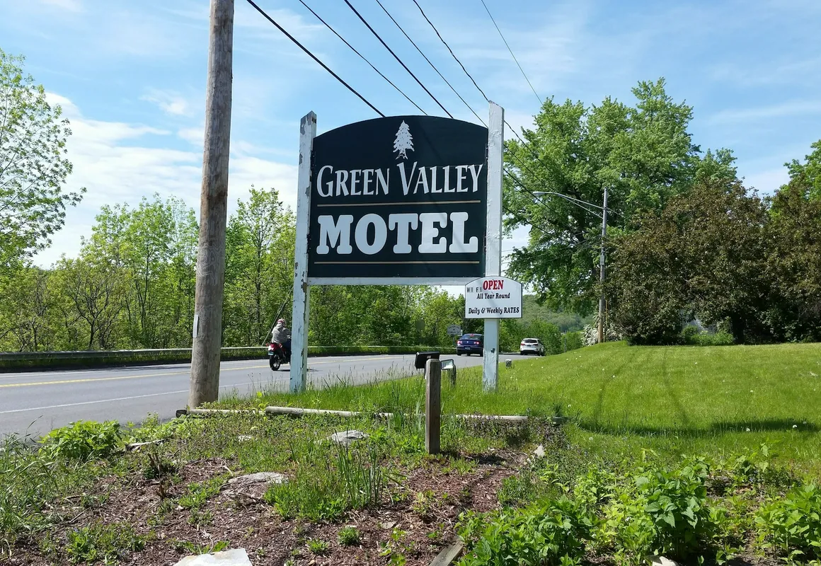 Green Valley Motel hotel hero
