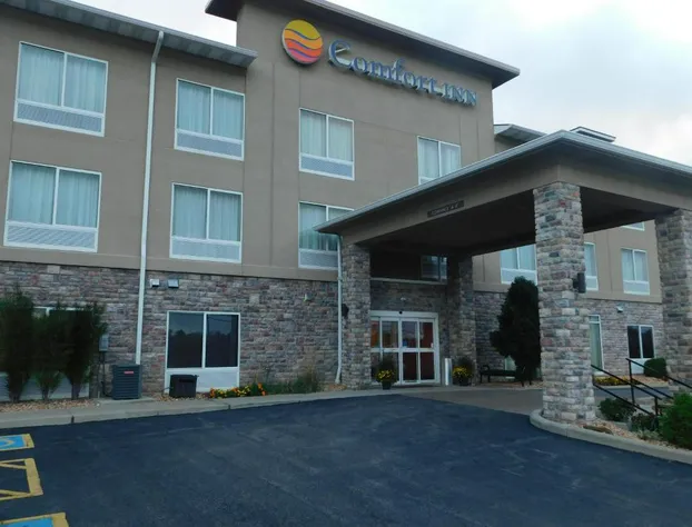 Comfort Inn St. Clairsville hotel detail image 1