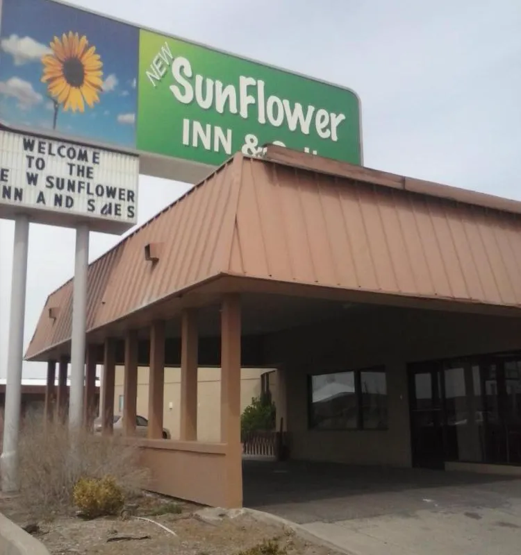 New SunFlower Inn hotel hero