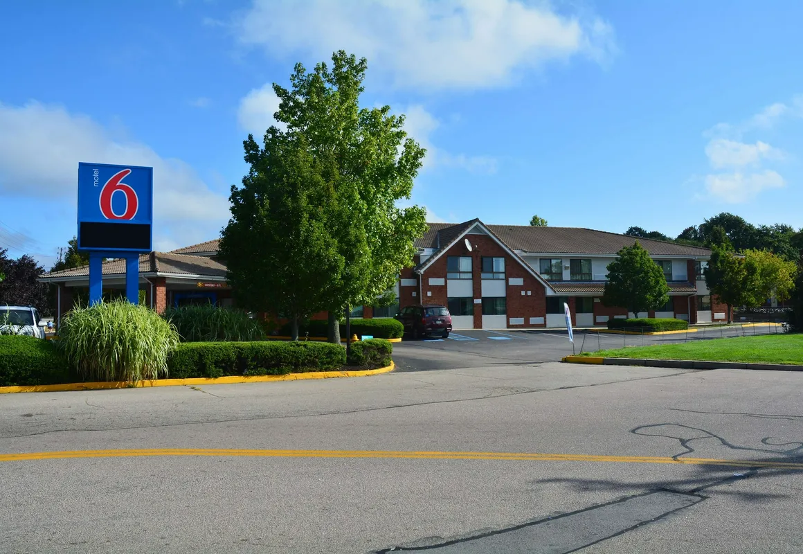 Motel 6 Newport, RI hotel hero