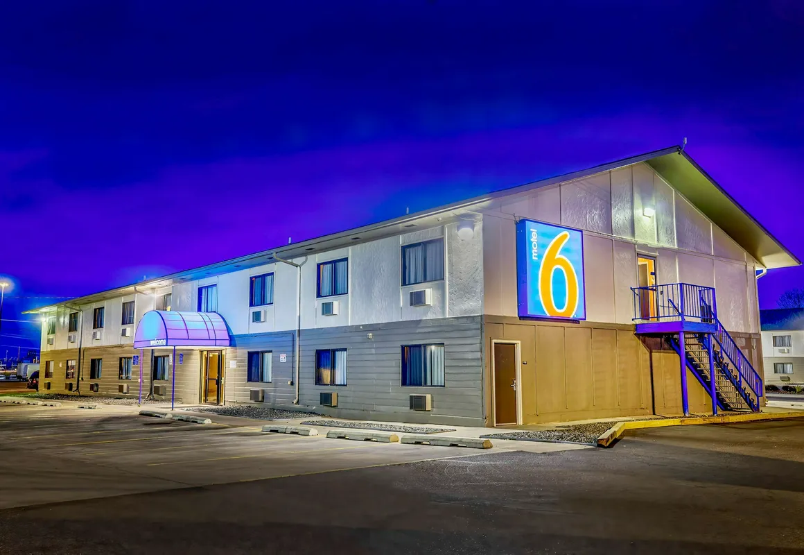 Motel 6 Duluth, MN hotel hero