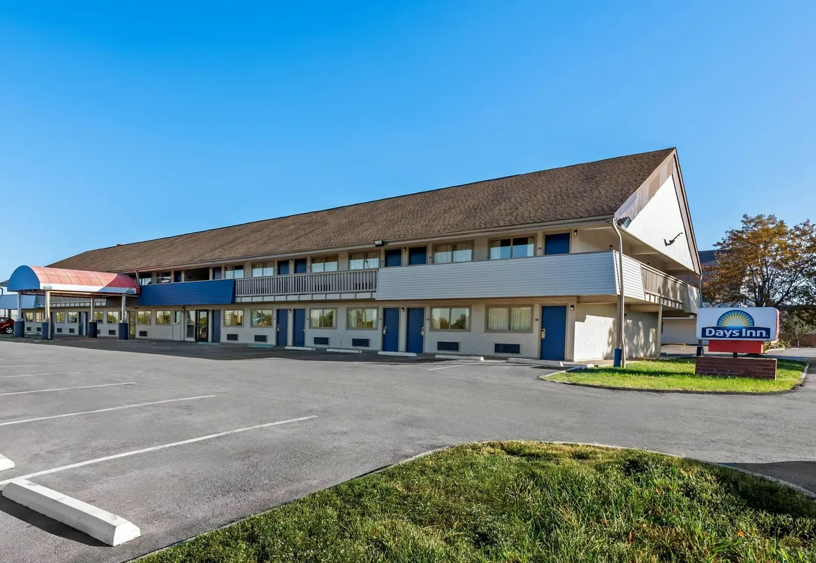 Days Inn by Wyndham Independence hotel hero