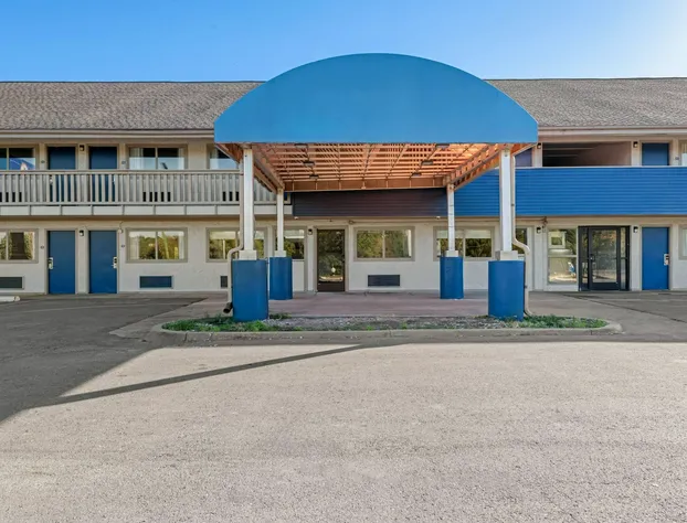 Days Inn by Wyndham Independence hotel detail image 1